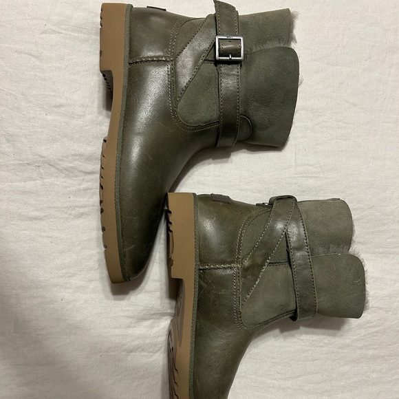 UGG burnt olive boots - Picture 1 of 4